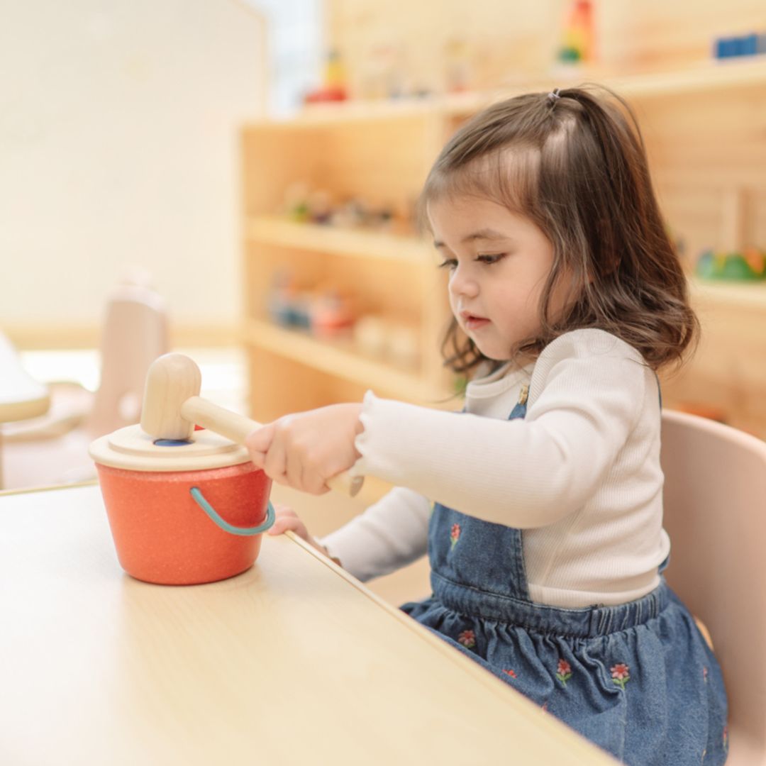 Hammering Peg Bucket